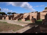 06845 ostia - regio i - insula ix - caseggiato del larario (i,ix,3) - bli ri nordwesten - 09.2022.jpg